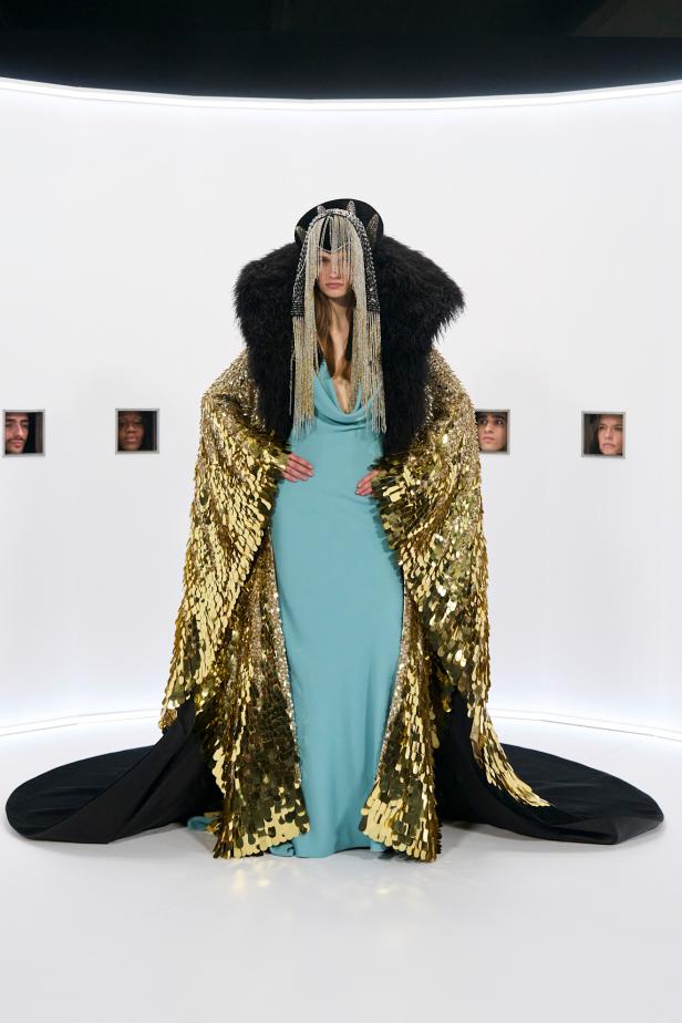  مجموعة Specula Mundi من فالنتينو للهوت كوتور.. دعوة  للتوقف وإعادة النظر في علاقتنا بالموضة