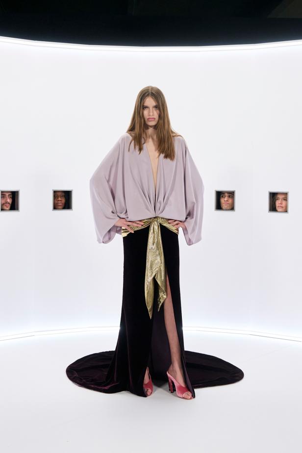  مجموعة Specula Mundi من فالنتينو للهوت كوتور.. دعوة  للتوقف وإعادة النظر في علاقتنا بالموضة