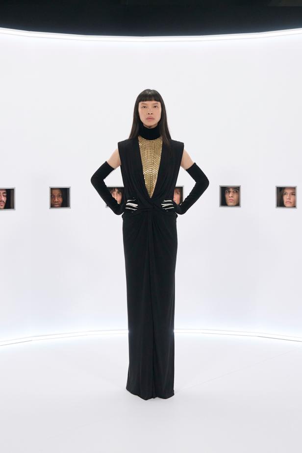  مجموعة Specula Mundi من فالنتينو للهوت كوتور.. دعوة  للتوقف وإعادة النظر في علاقتنا بالموضة