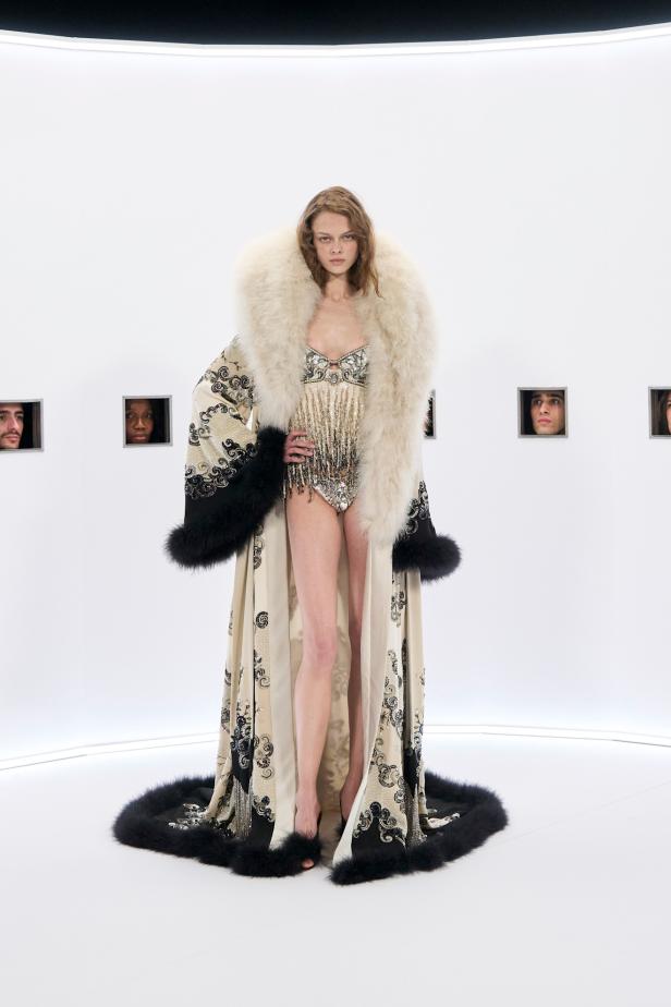  مجموعة Specula Mundi من فالنتينو للهوت كوتور.. دعوة  للتوقف وإعادة النظر في علاقتنا بالموضة