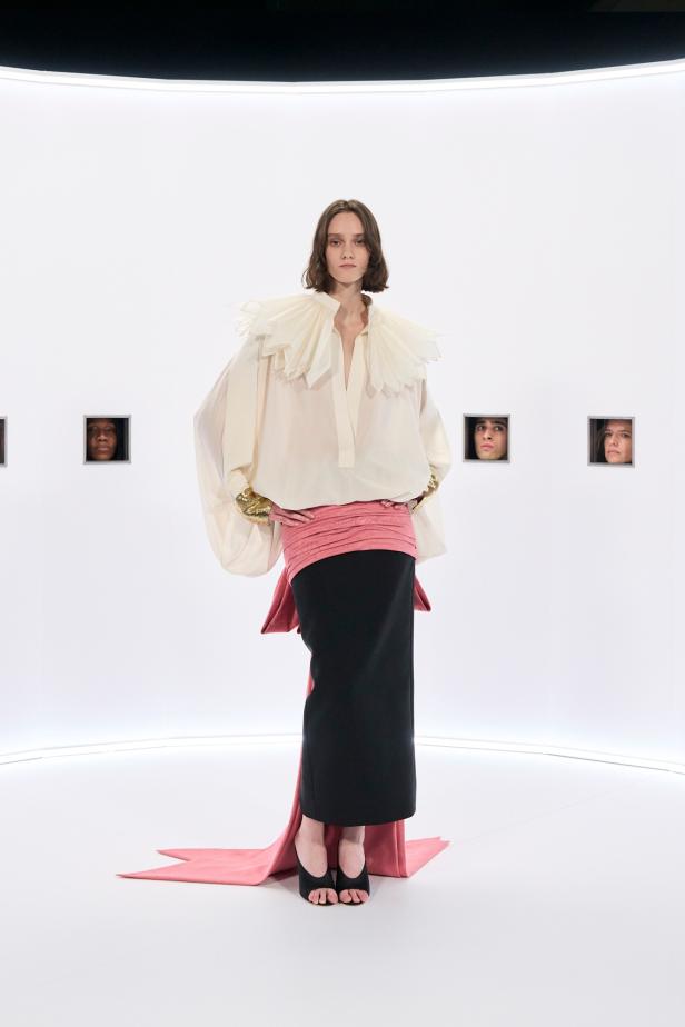  مجموعة Specula Mundi من فالنتينو للهوت كوتور.. دعوة  للتوقف وإعادة النظر في علاقتنا بالموضة