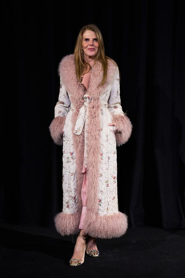  مجموعة Specula Mundi من فالنتينو للهوت كوتور.. دعوة  للتوقف وإعادة النظر في علاقتنا بالموضة