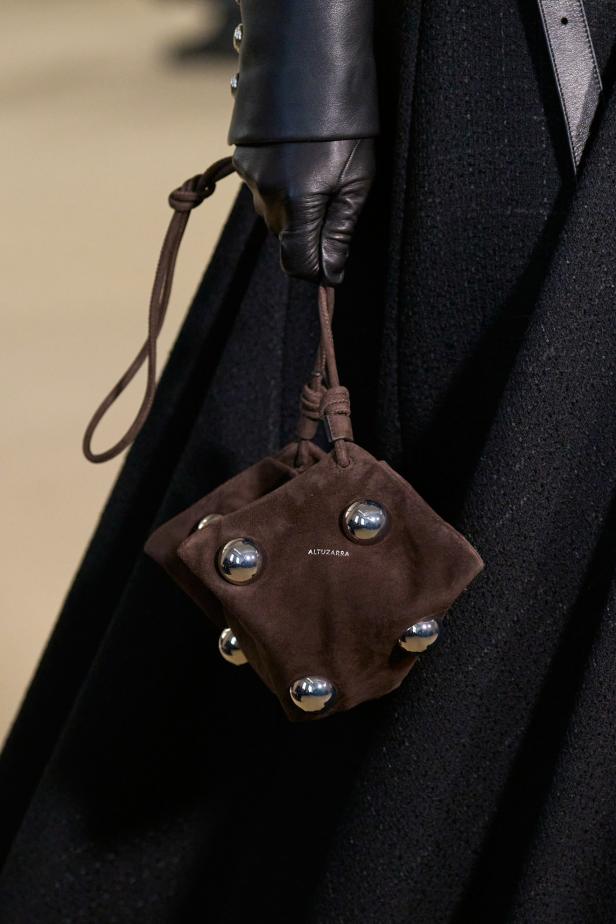 مجموعة ألتوزارا لخريف 2026 تعيد تعريف الأناقة اليومية بلمسة درامية مميّزة