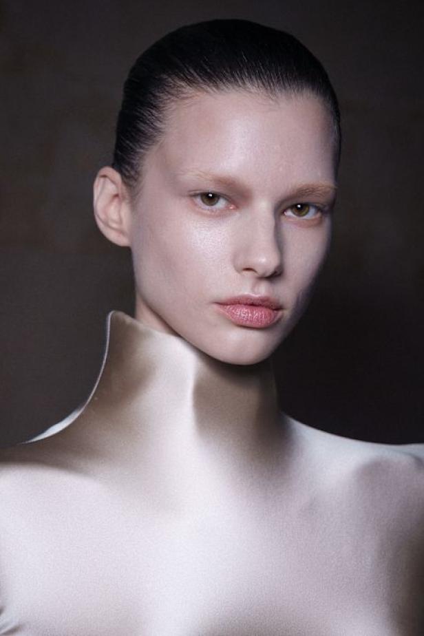 محمد آشي يقدّم "البدايات" في مجموعة ربيع وصيف 2026 للأزياء الراقية