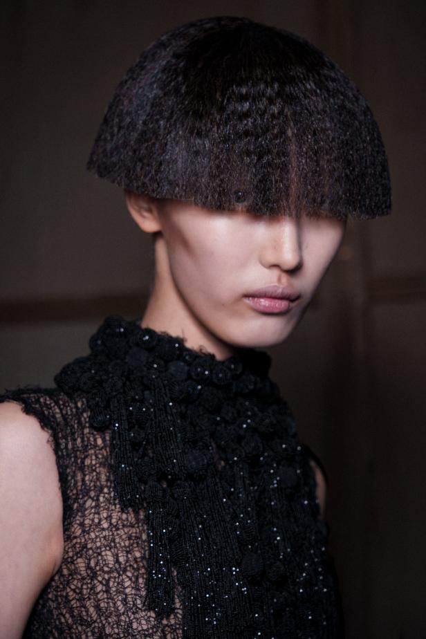 محمد آشي يقدّم "البدايات" في مجموعة ربيع وصيف 2026 للأزياء الراقية