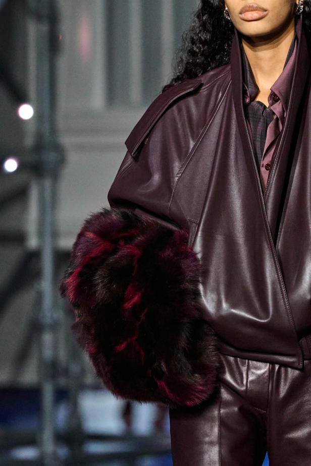 ‎"‎الترنش كوت" يتحدى مطر لندن بأناقة عصرية في مجموعة ‏Burberry‏ لخريف 2026 ‏