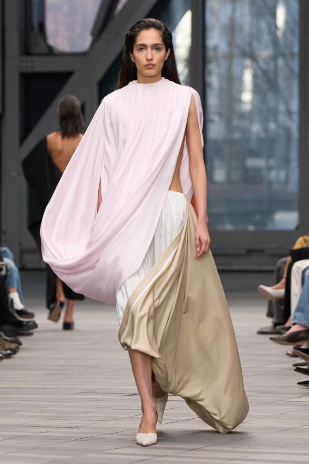 مجموعة كالفين كلاين لخريف 2026.. فن البساطة