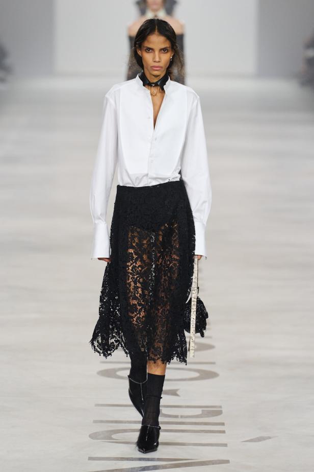 كيوري ترفع شعار "خزانة للجميع‎"‎‏ في أول عرض لها مع ‏Fendi‏ لموسم خريف 2026‏