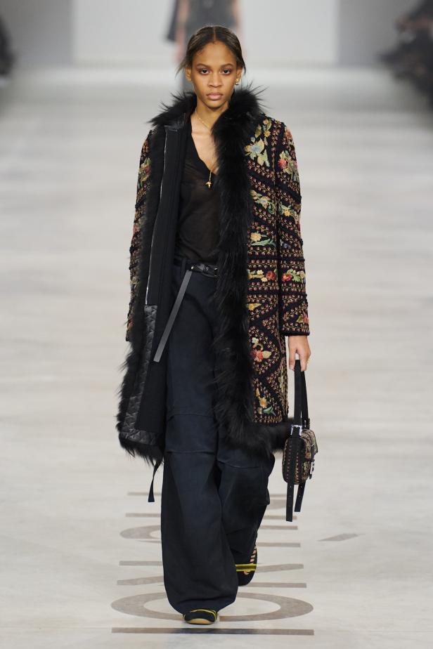 كيوري ترفع شعار "خزانة للجميع‎"‎‏ في أول عرض لها مع ‏Fendi‏ لموسم خريف 2026‏