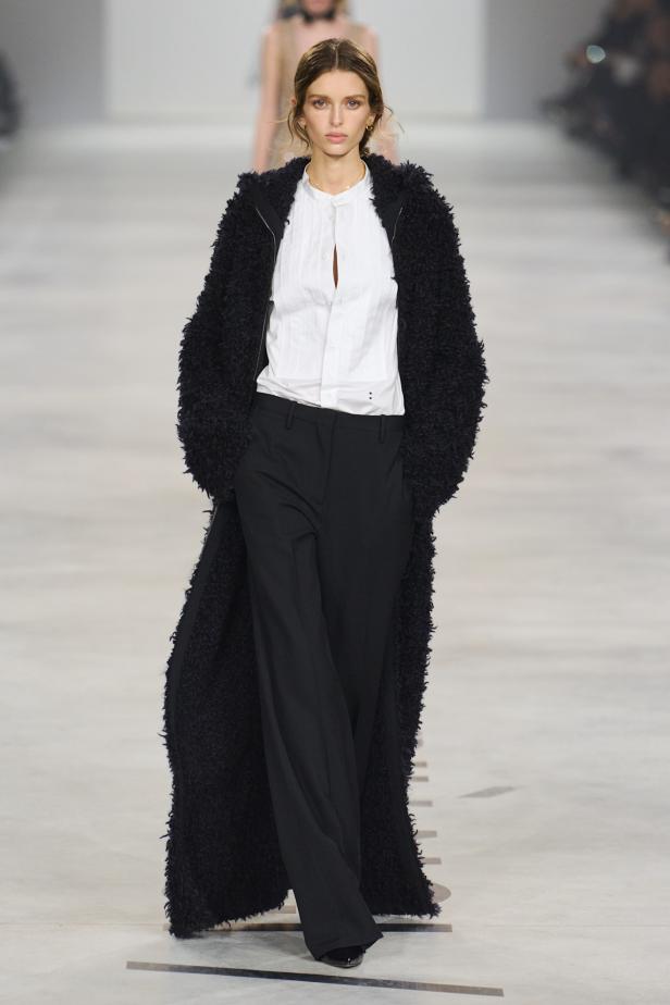 كيوري ترفع شعار "خزانة للجميع‎"‎‏ في أول عرض لها مع ‏Fendi‏ لموسم خريف 2026‏