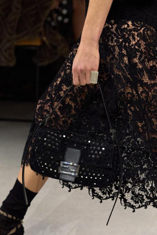 كيوري ترفع شعار "خزانة للجميع‎"‎‏ في أول عرض لها مع ‏Fendi‏ لموسم خريف 2026‏