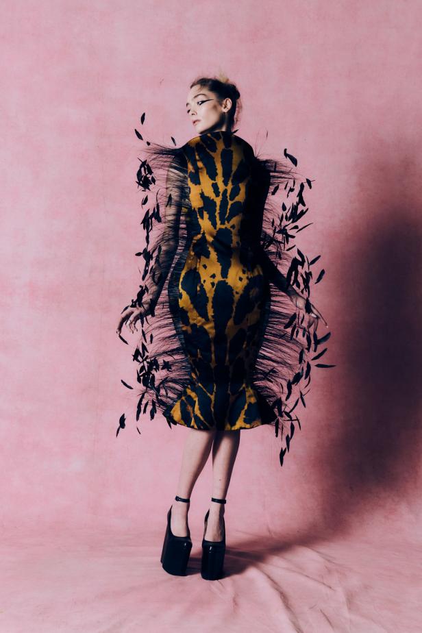 عودة الماكسماليزم في أبهى تجلياتها المسرحية في مجموعة Harris Reed لخريف و شتاء 2026 للملابس الجاهزة