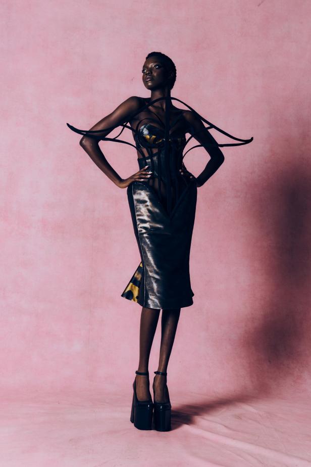 عودة الماكسماليزم في أبهى تجلياتها المسرحية في مجموعة Harris Reed لخريف و شتاء 2026 للملابس الجاهزة