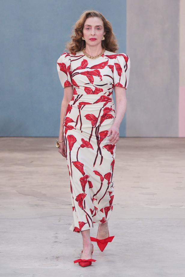  مجموعة كارولينا هيريرا لخريف 2026 تكريم للمرأة القوية والمثقفة