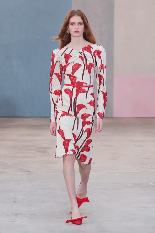  مجموعة كارولينا هيريرا لخريف 2026 تكريم للمرأة القوية والمثقفة