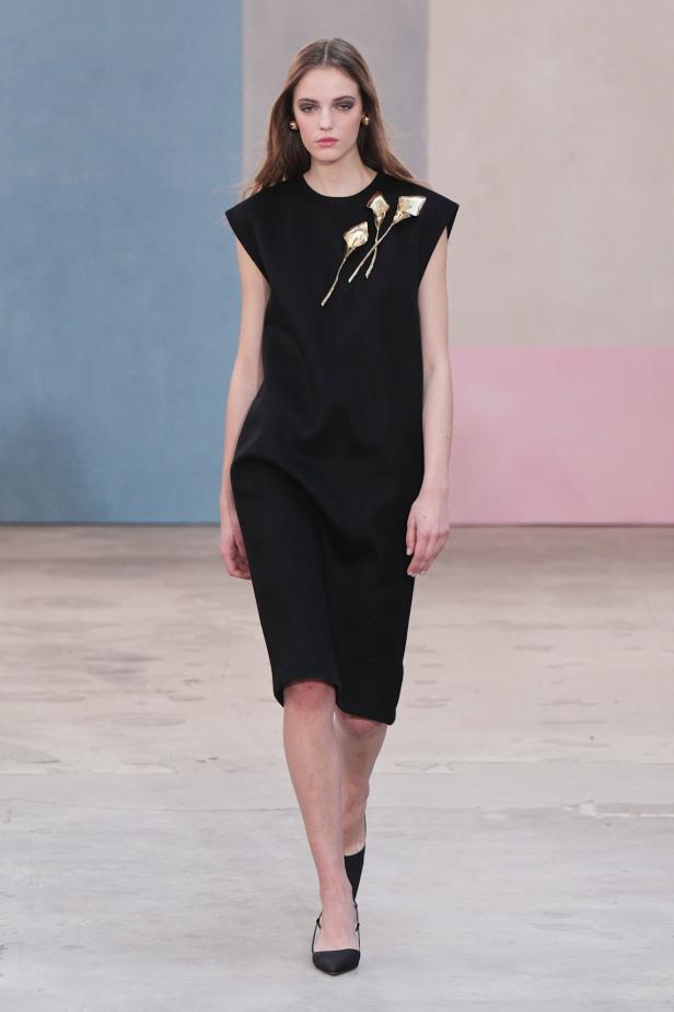  مجموعة كارولينا هيريرا لخريف 2026 تكريم للمرأة القوية والمثقفة