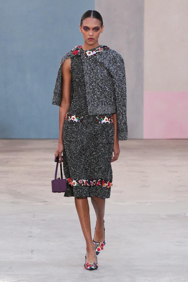  مجموعة كارولينا هيريرا لخريف 2026 تكريم للمرأة القوية والمثقفة