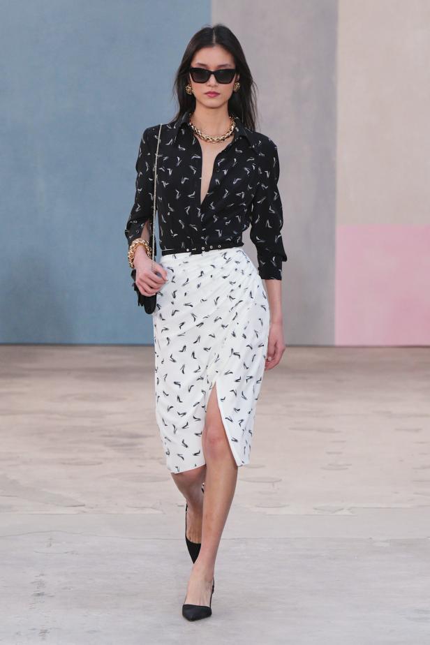  مجموعة كارولينا هيريرا لخريف 2026 تكريم للمرأة القوية والمثقفة