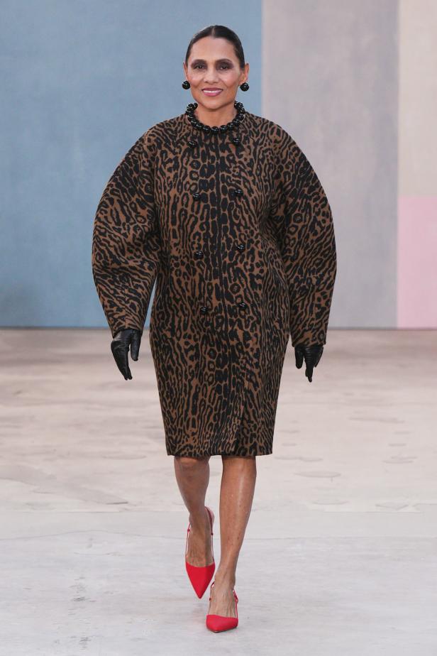  مجموعة كارولينا هيريرا لخريف 2026 تكريم للمرأة القوية والمثقفة