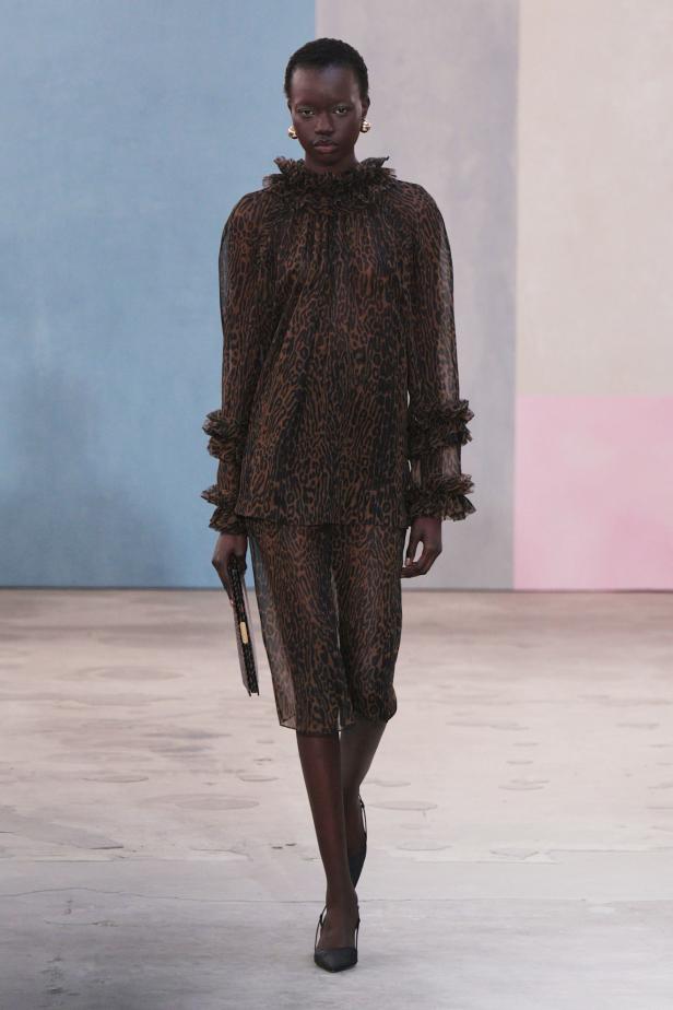  مجموعة كارولينا هيريرا لخريف 2026 تكريم للمرأة القوية والمثقفة