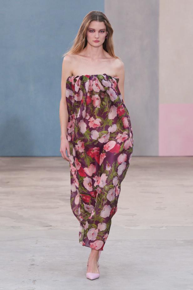  مجموعة كارولينا هيريرا لخريف 2026 تكريم للمرأة القوية والمثقفة