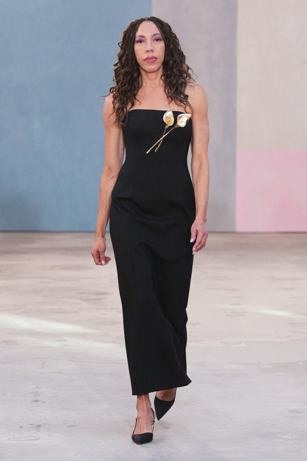  مجموعة كارولينا هيريرا لخريف 2026 تكريم للمرأة القوية والمثقفة