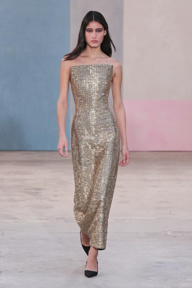  مجموعة كارولينا هيريرا لخريف 2026 تكريم للمرأة القوية والمثقفة