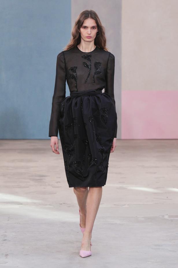  مجموعة كارولينا هيريرا لخريف 2026 تكريم للمرأة القوية والمثقفة