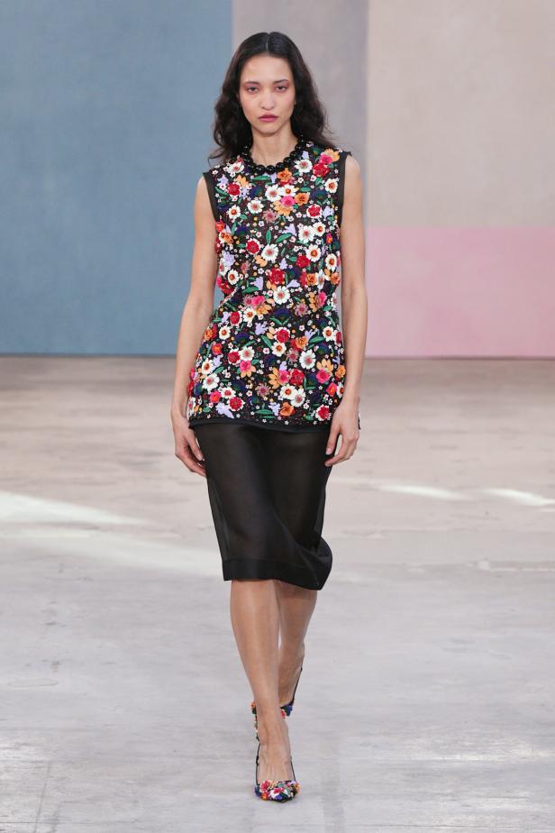  مجموعة كارولينا هيريرا لخريف 2026 تكريم للمرأة القوية والمثقفة