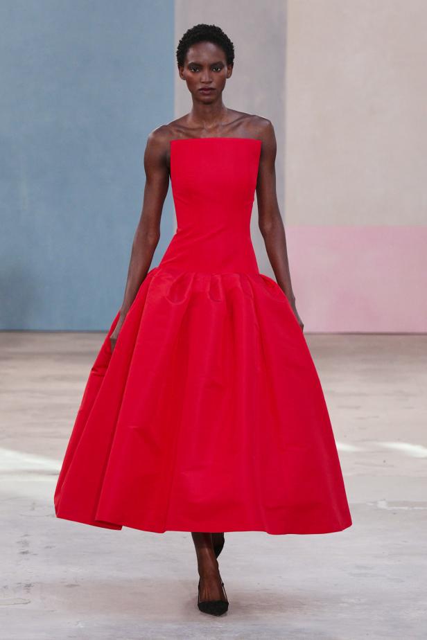  مجموعة كارولينا هيريرا لخريف 2026 تكريم للمرأة القوية والمثقفة