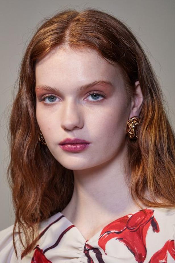  مجموعة كارولينا هيريرا لخريف 2026 تكريم للمرأة القوية والمثقفة