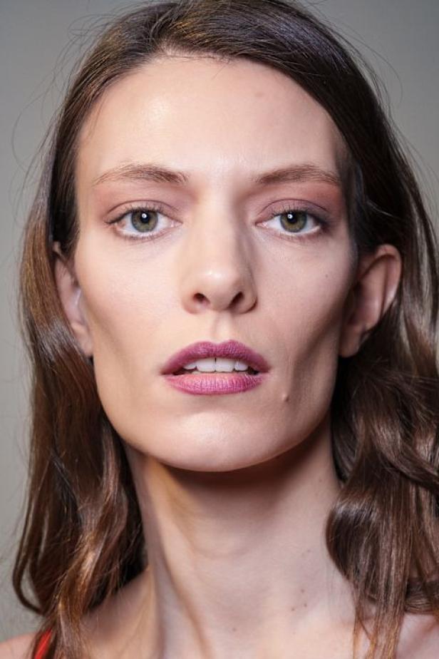  مجموعة كارولينا هيريرا لخريف 2026 تكريم للمرأة القوية والمثقفة