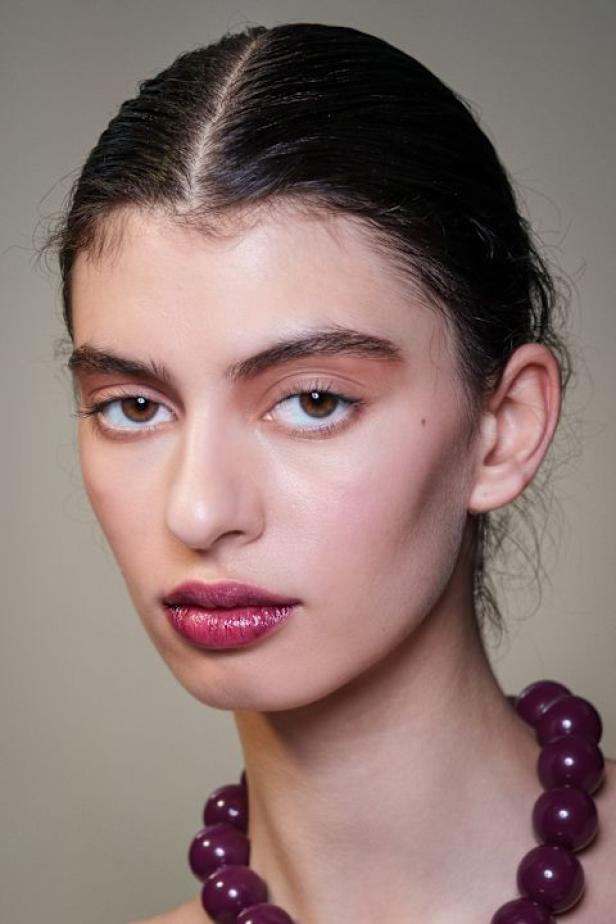  مجموعة كارولينا هيريرا لخريف 2026 تكريم للمرأة القوية والمثقفة