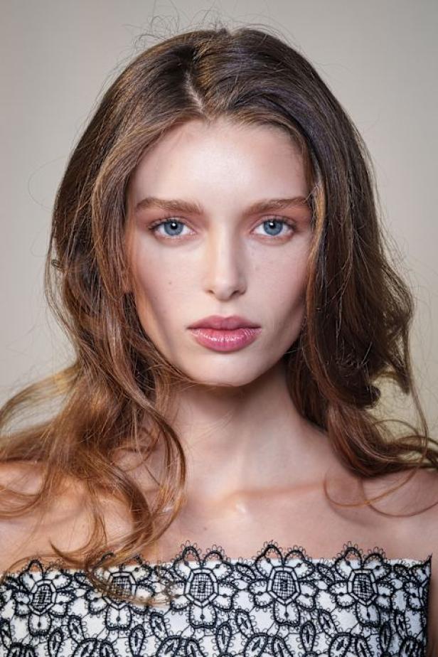  مجموعة كارولينا هيريرا لخريف 2026 تكريم للمرأة القوية والمثقفة