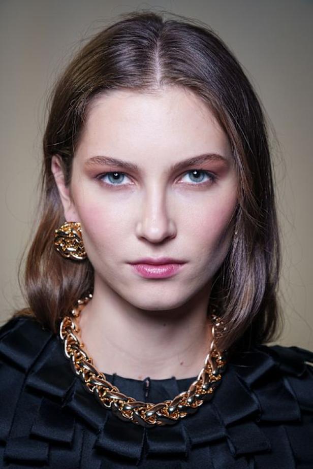  مجموعة كارولينا هيريرا لخريف 2026 تكريم للمرأة القوية والمثقفة