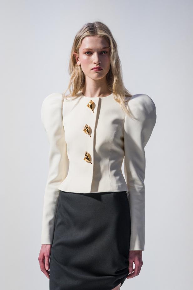  مجموعة كارولينا هيريرا لخريف 2026 تكريم للمرأة القوية والمثقفة