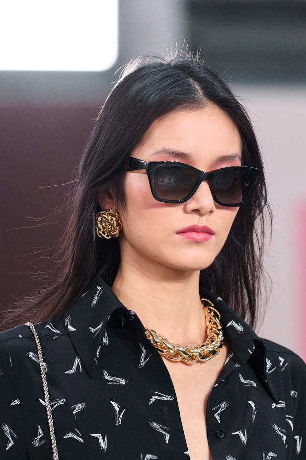  مجموعة كارولينا هيريرا لخريف 2026 تكريم للمرأة القوية والمثقفة