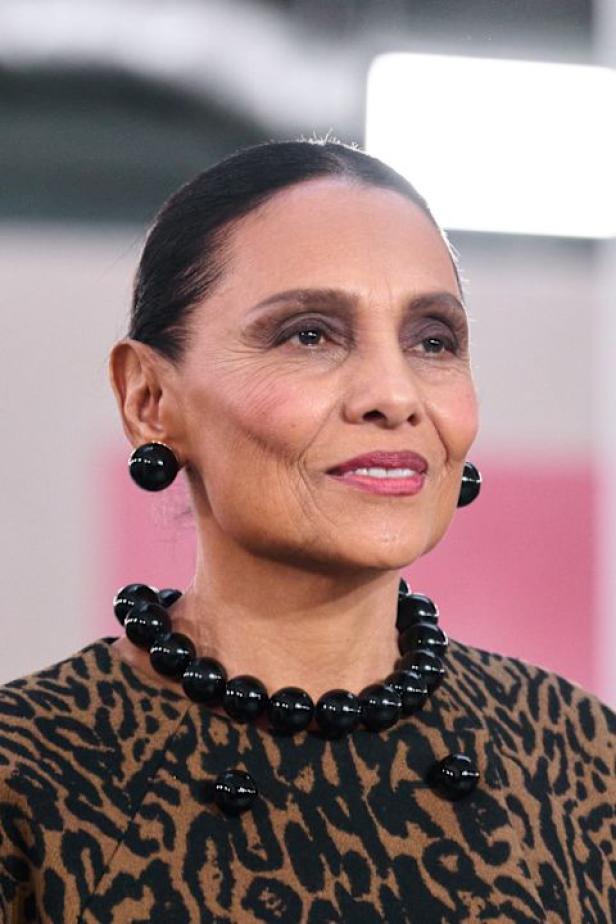  مجموعة كارولينا هيريرا لخريف 2026 تكريم للمرأة القوية والمثقفة