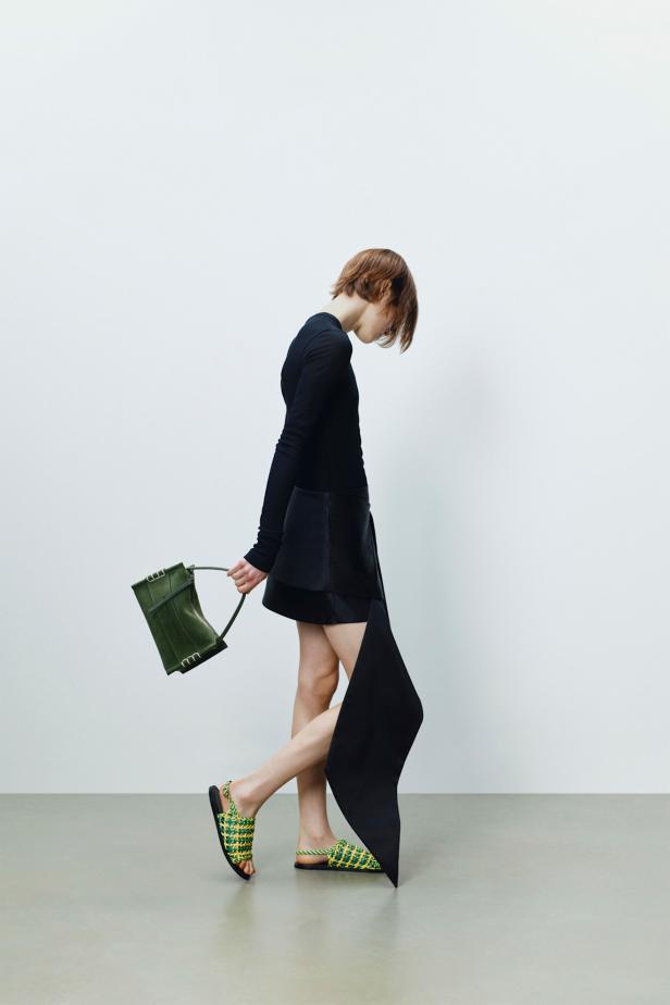 مجموعة JW Anderson تجربة فنية متكاملة