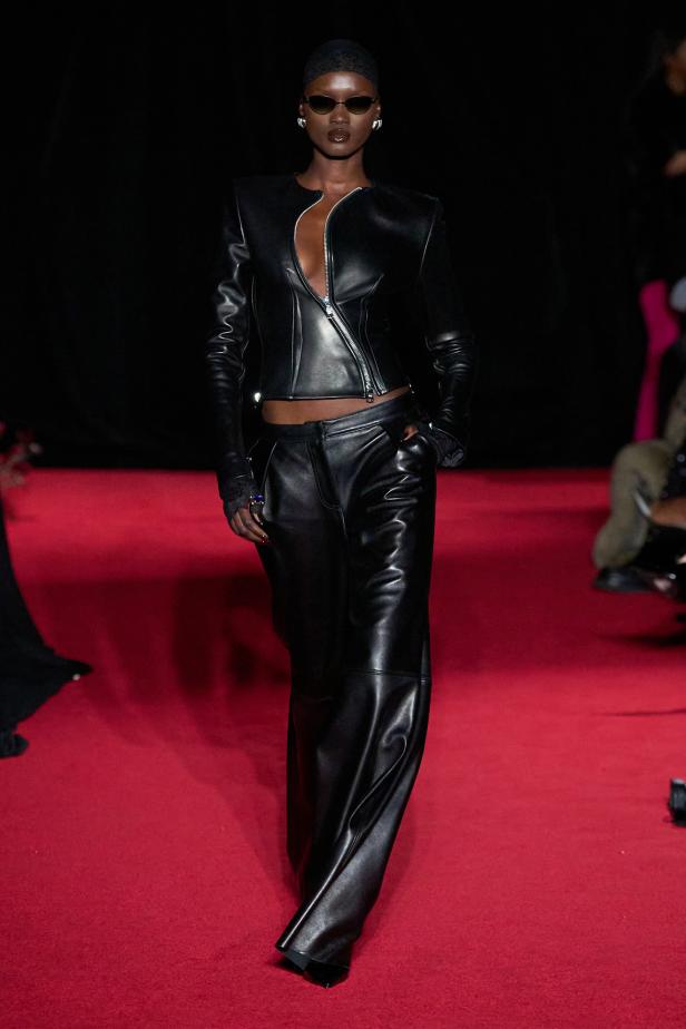 مجموعة لاكوان سميث لخريف 2026 للمرأة الغامضة والقوية