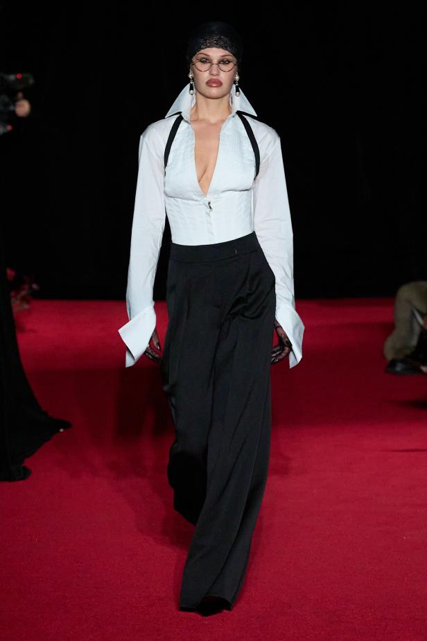 مجموعة لاكوان سميث لخريف 2026 للمرأة الغامضة والقوية