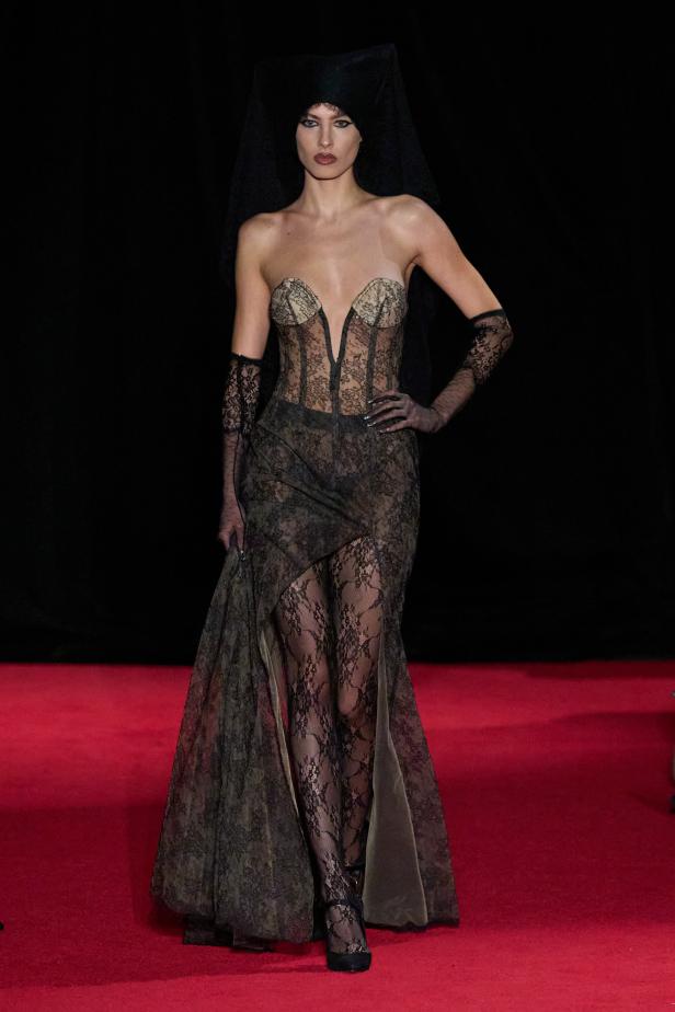 مجموعة لاكوان سميث لخريف 2026 للمرأة الغامضة والقوية