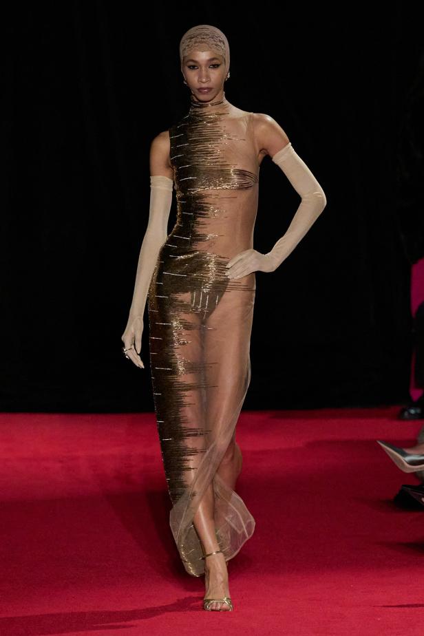 مجموعة لاكوان سميث لخريف 2026 للمرأة الغامضة والقوية