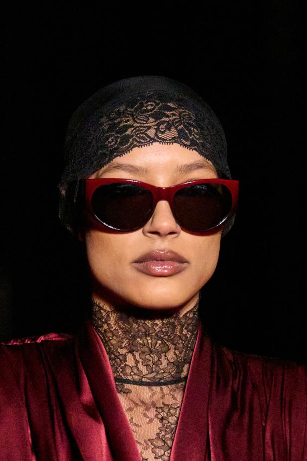 مجموعة لاكوان سميث لخريف 2026 للمرأة الغامضة والقوية