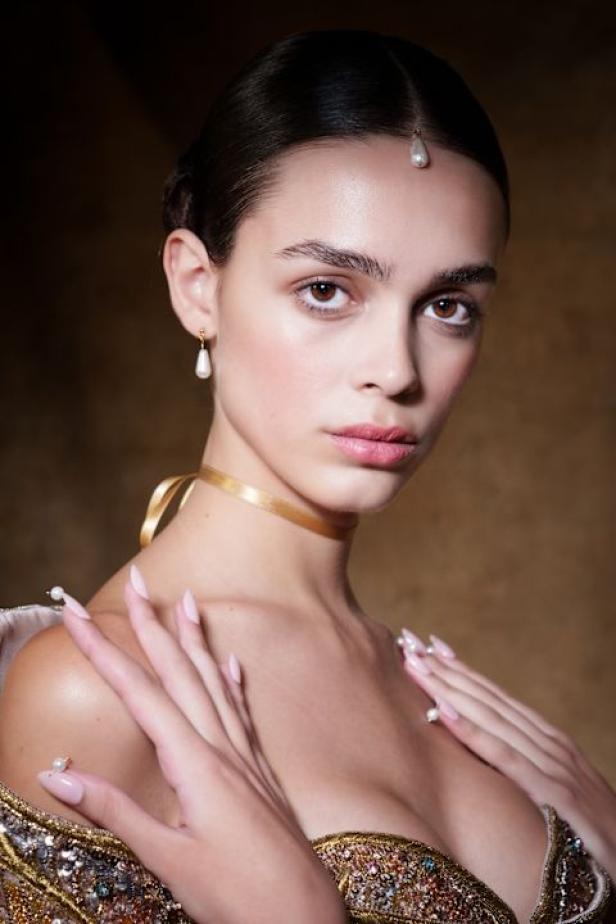  مجموعة زهير مراد تحاكي رقي المرأة في باريس