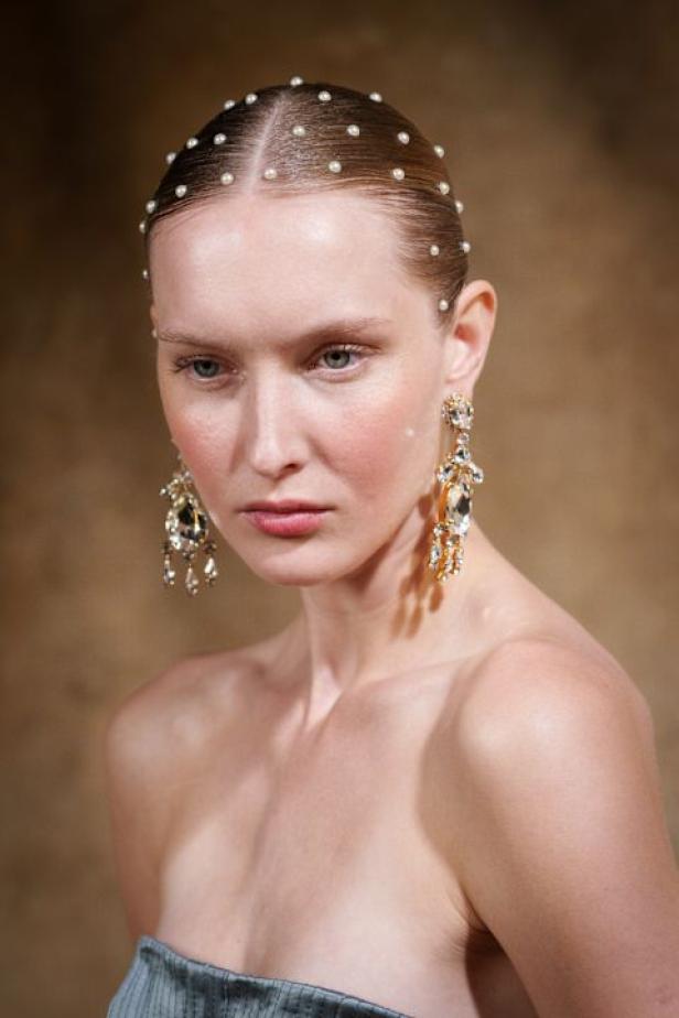  مجموعة زهير مراد تحاكي رقي المرأة في باريس