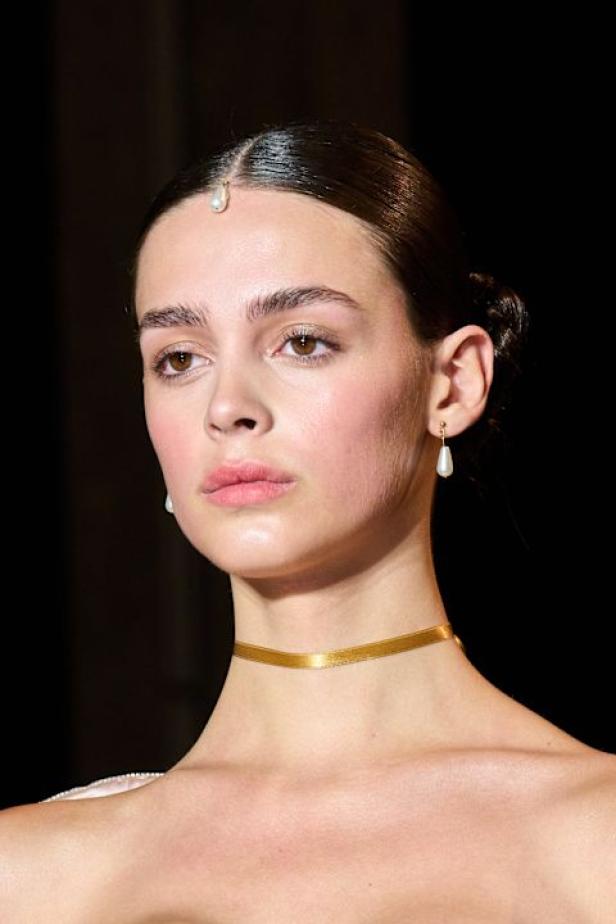  مجموعة زهير مراد تحاكي رقي المرأة في باريس