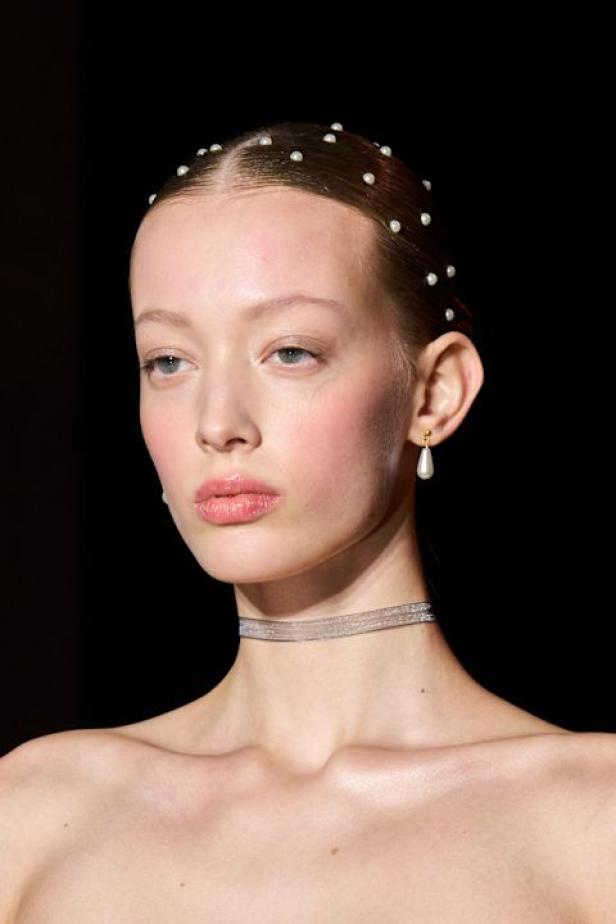  مجموعة زهير مراد تحاكي رقي المرأة في باريس