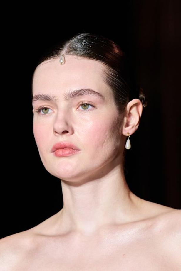  مجموعة زهير مراد تحاكي رقي المرأة في باريس