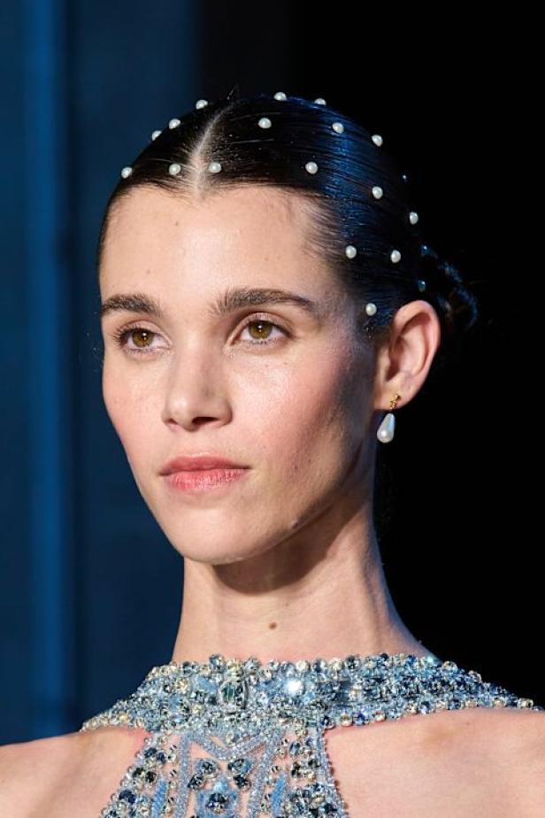  مجموعة زهير مراد تحاكي رقي المرأة في باريس